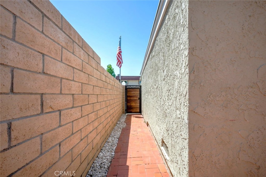 6909 Andrew Way