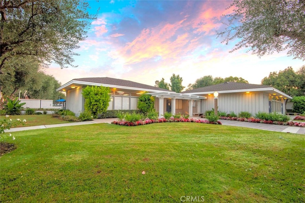 6909 Andrew Way