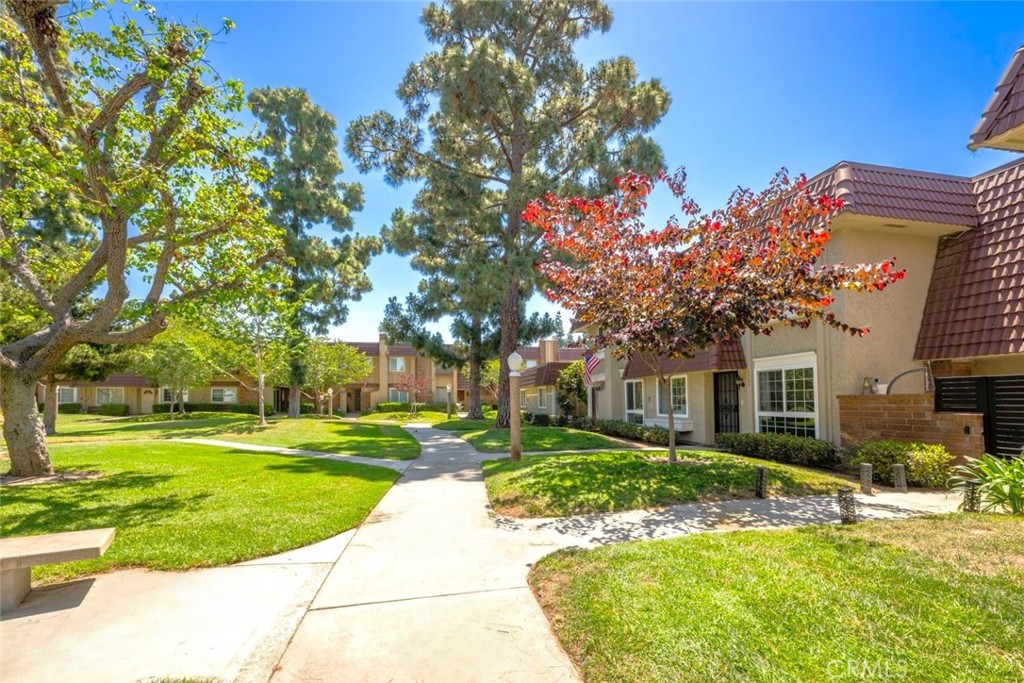 6909 Andrew Way
