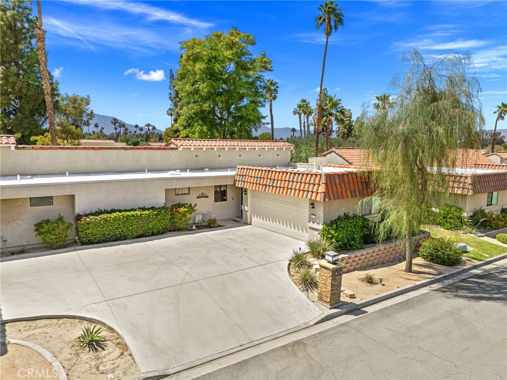 40963 Interlachen Lane