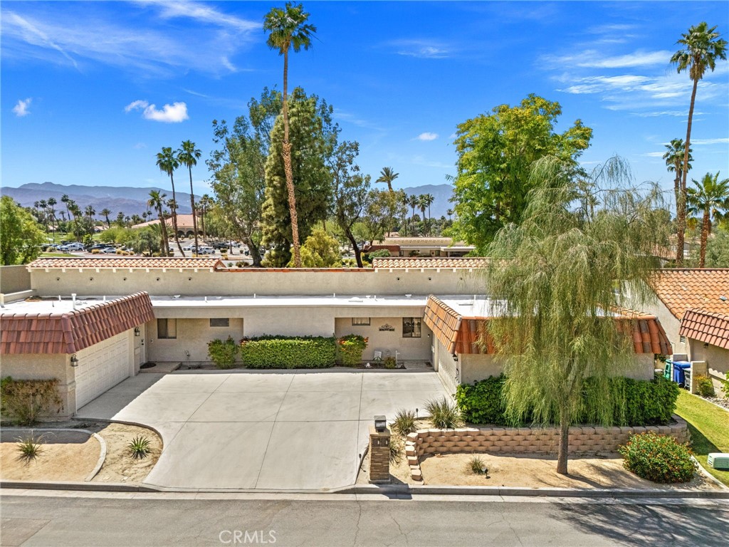 40963 Interlachen Lane
