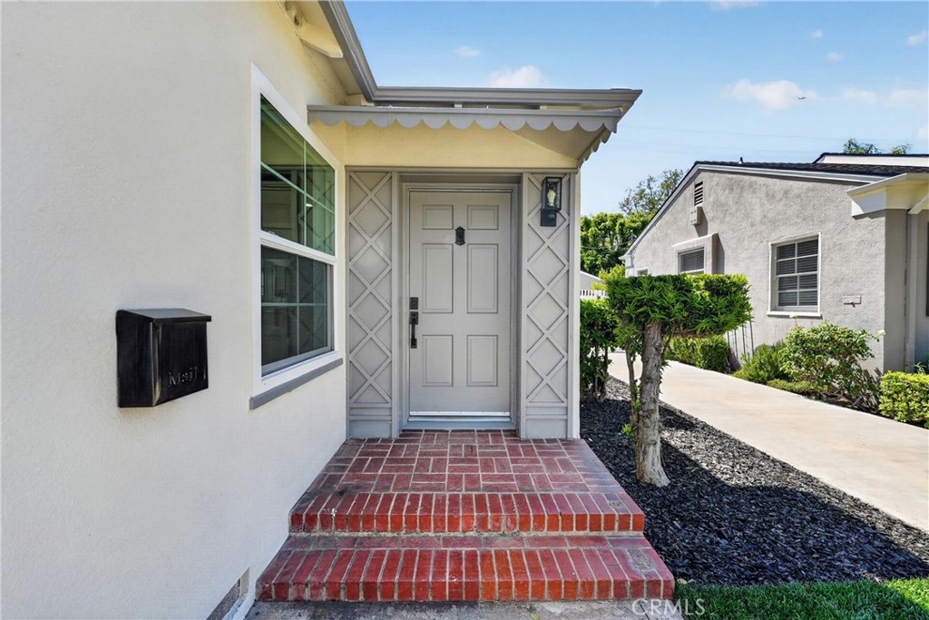 1404 N Freeman