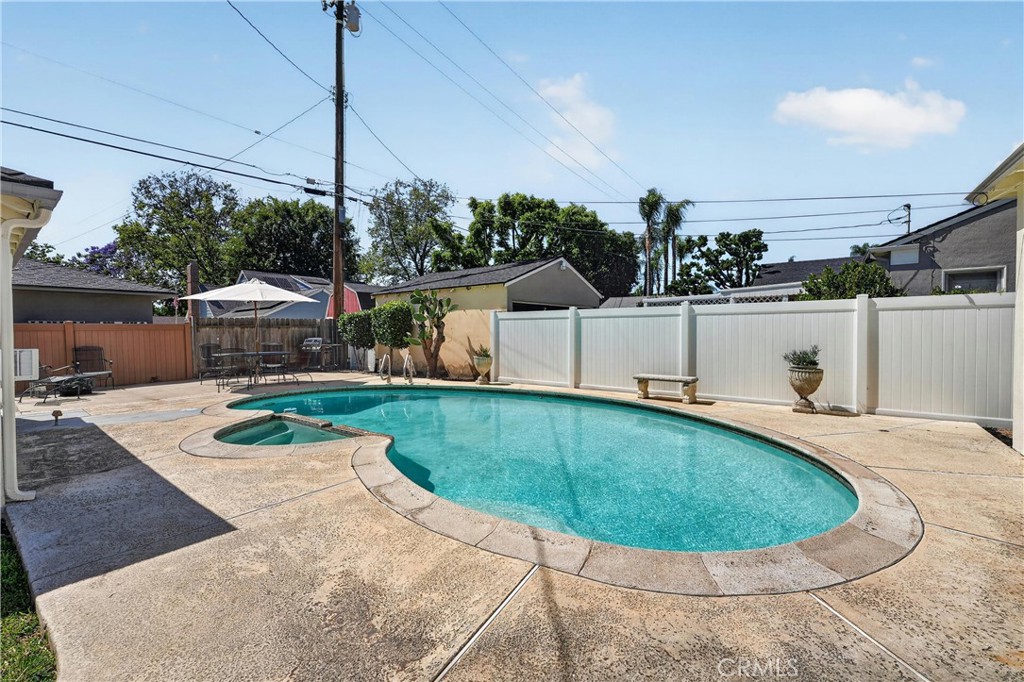 1404 N Freeman