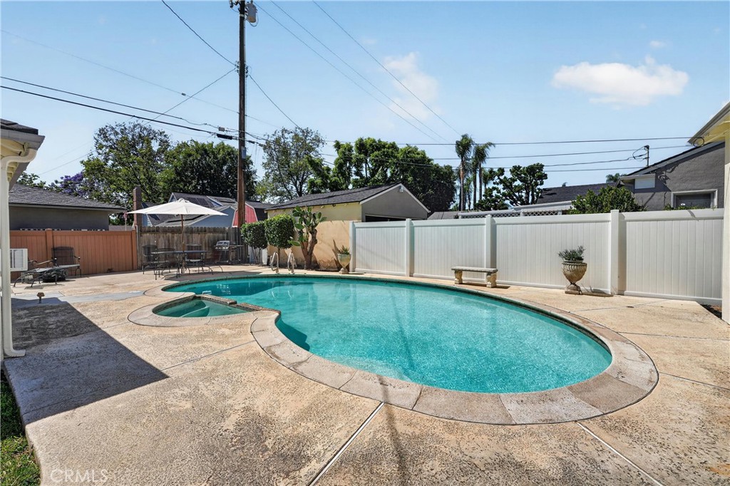 1404 N Freeman