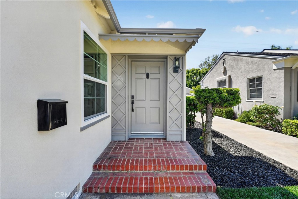 1404 N Freeman
