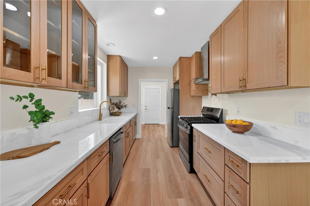 1404 N Freeman