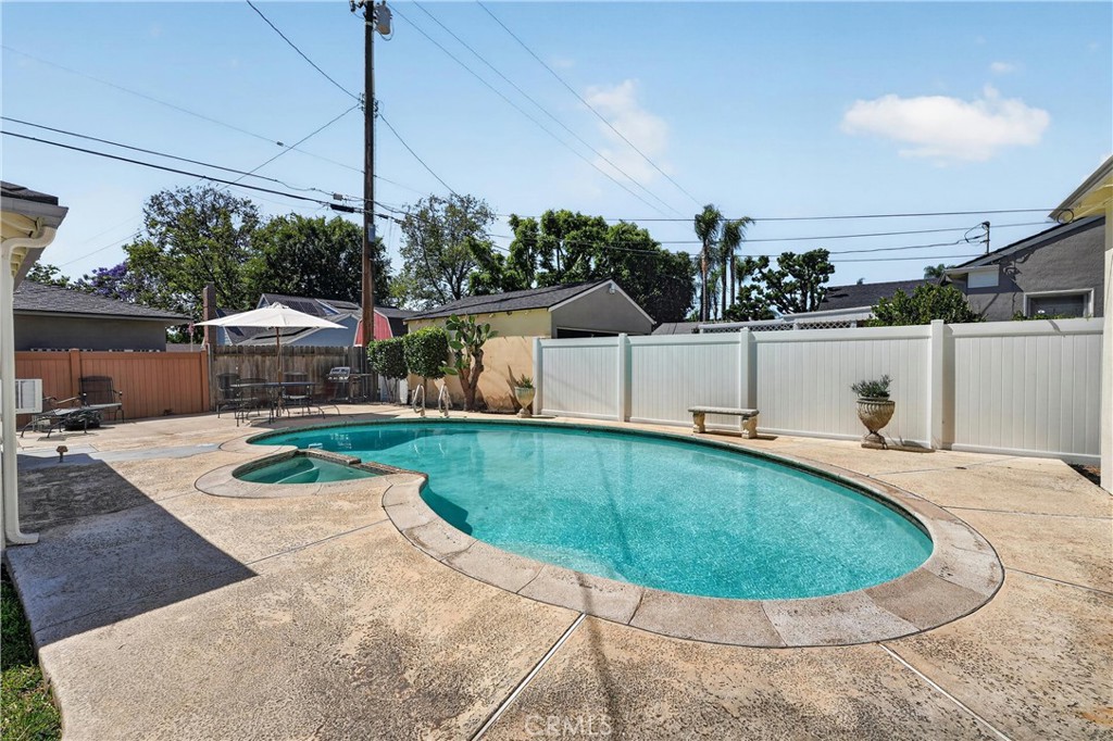 1404 N Freeman