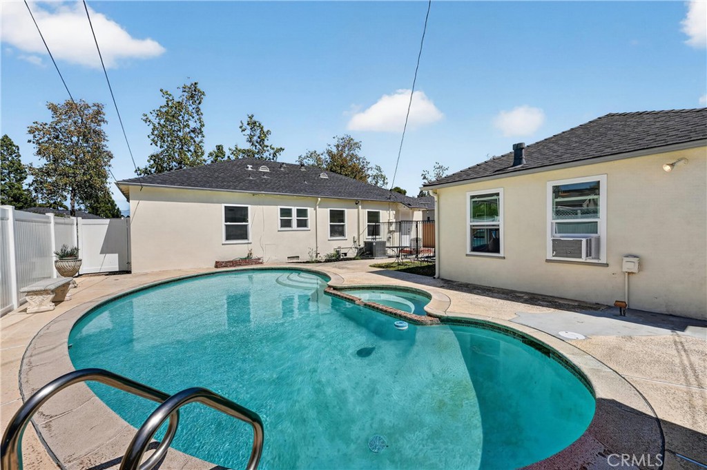 1404 N Freeman