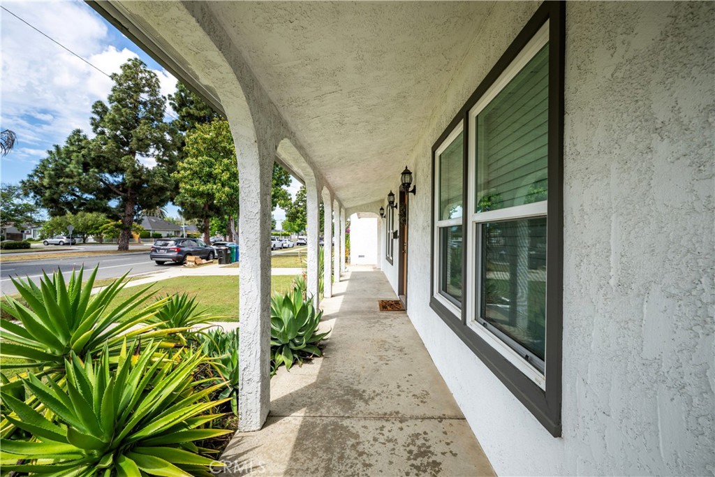 5735 E Wardlow