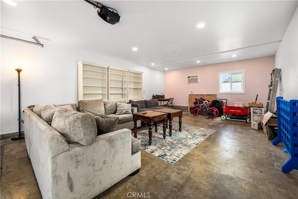 5735 E Wardlow
