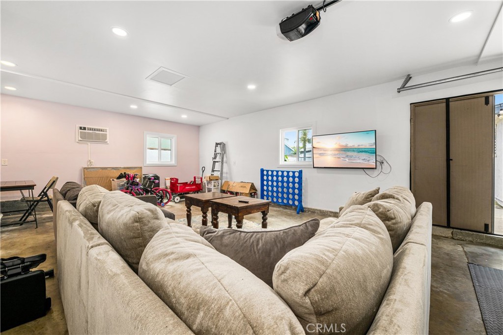 5735 E Wardlow