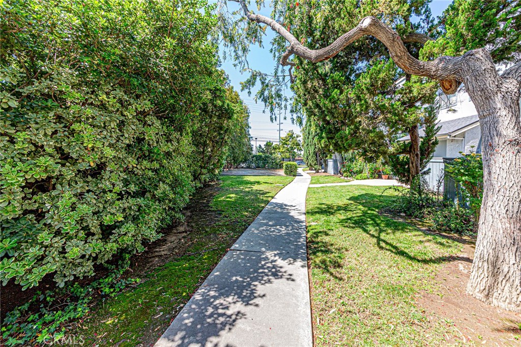 301 W Gladstone Street