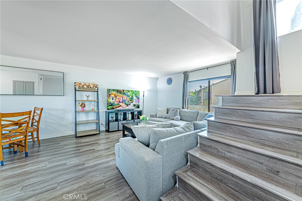 301 W Gladstone Street