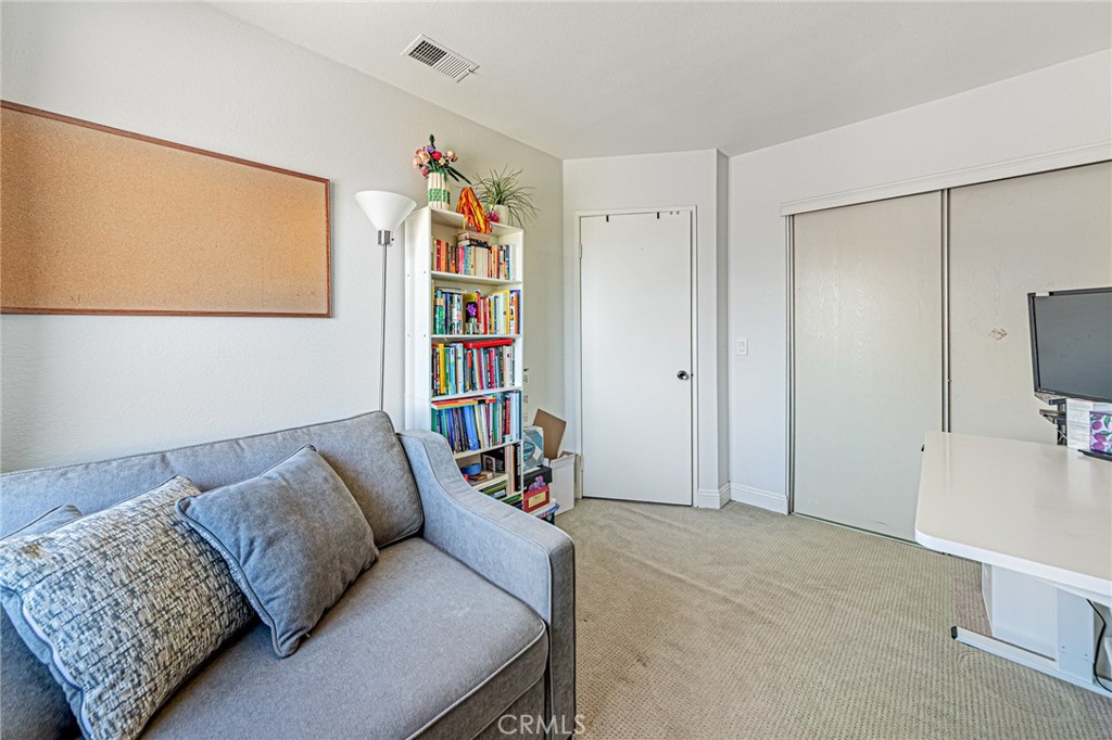 301 W Gladstone Street