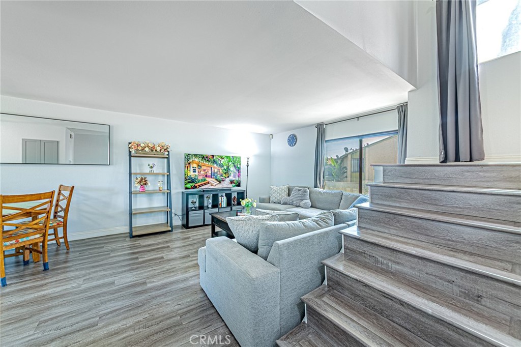 301 W Gladstone Street