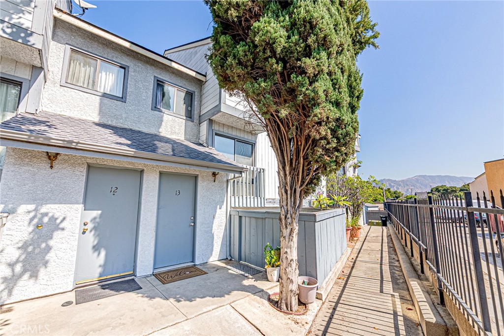 301 W Gladstone Street