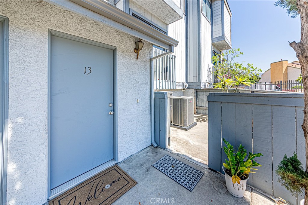 301 W Gladstone Street