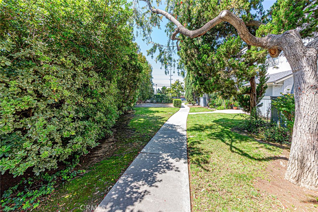 301 W Gladstone Street