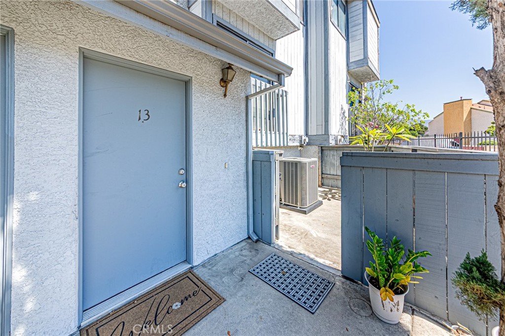 301 W Gladstone Street