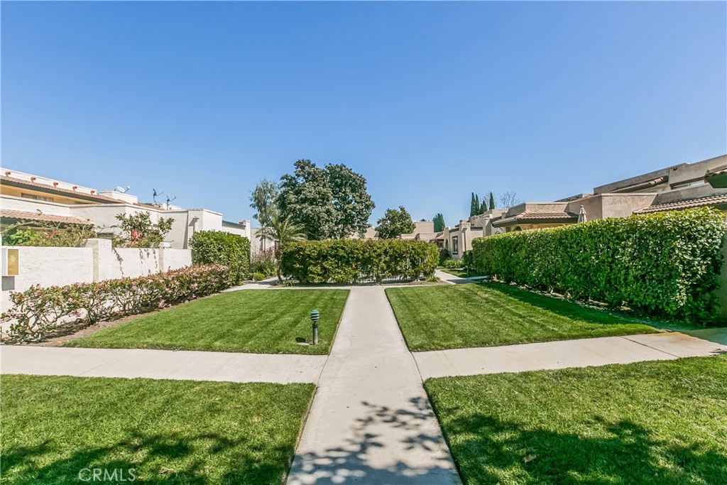5751 Laguna Way