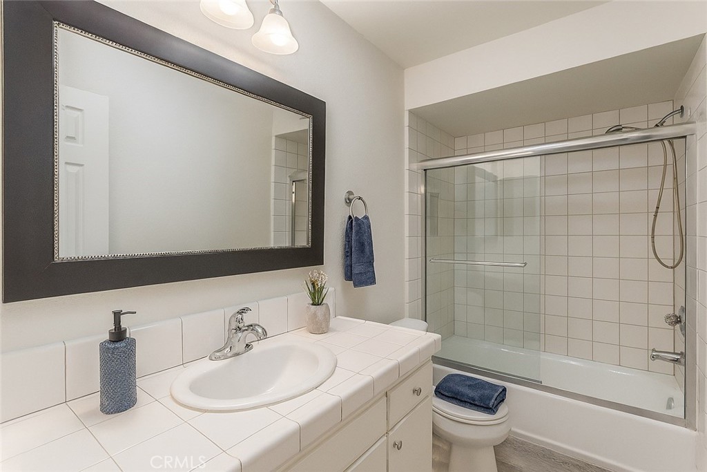 564 N Bellflower Boulevard 218