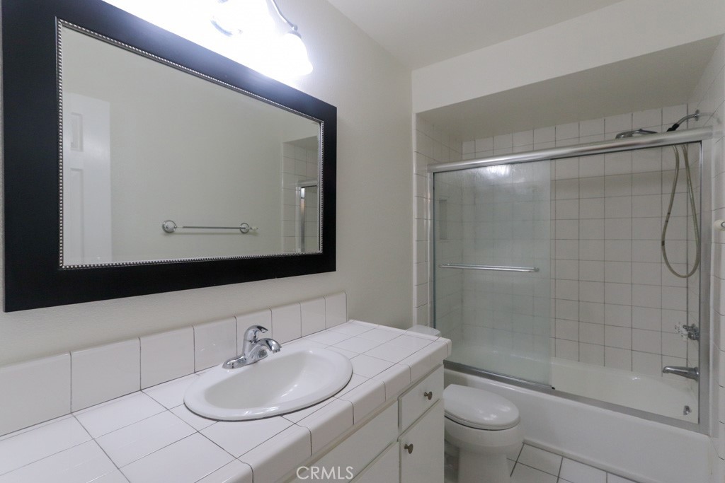564 N Bellflower Boulevard 218