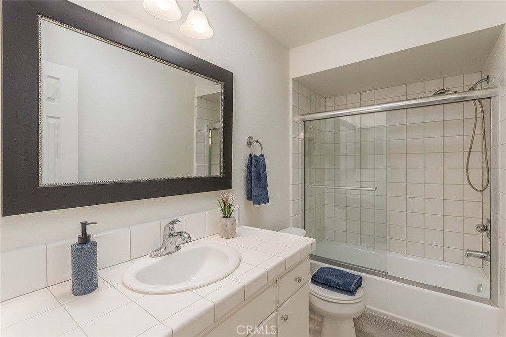 564 N Bellflower Boulevard 218