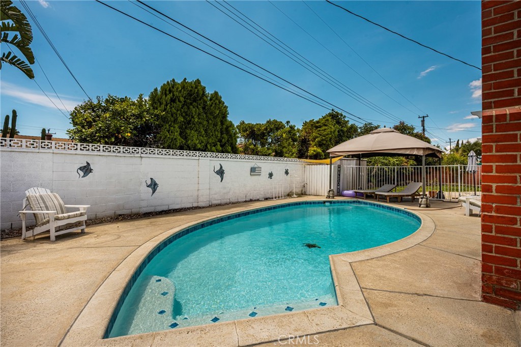 2608 W Palais