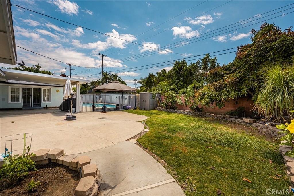 2608 W Palais