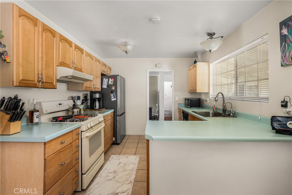 2608 W Palais