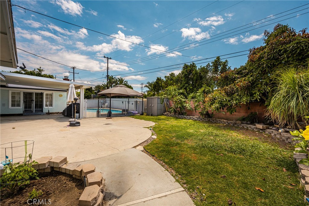 2608 W Palais
