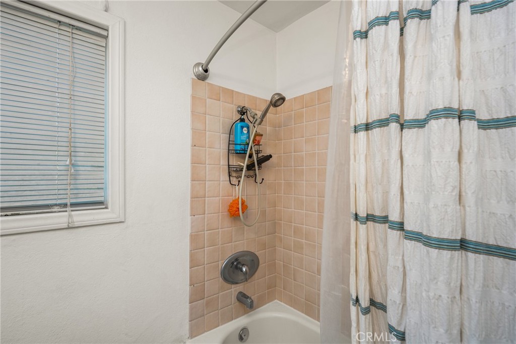 2608 W Palais
