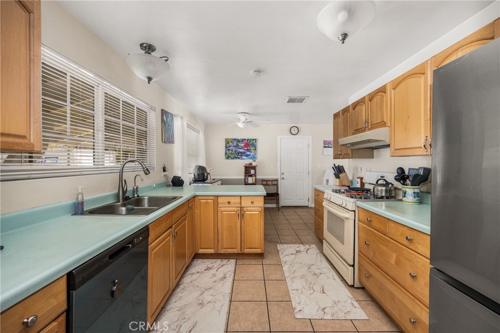 2608 W Palais