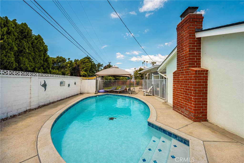 2608 W Palais