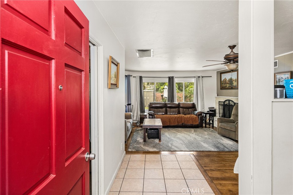 2608 W Palais