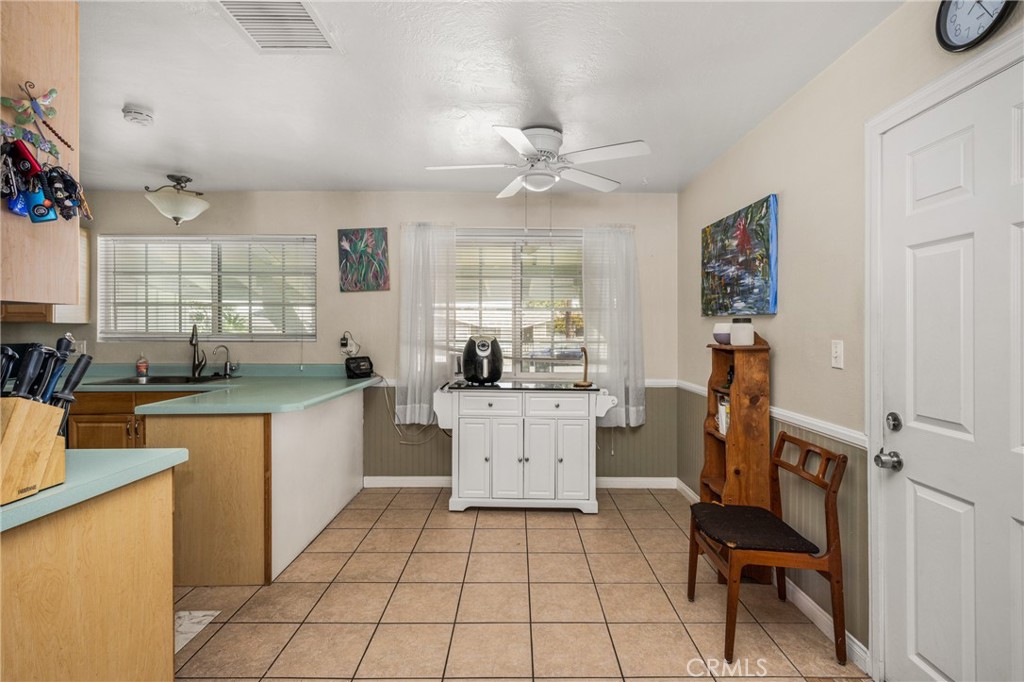 2608 W Palais