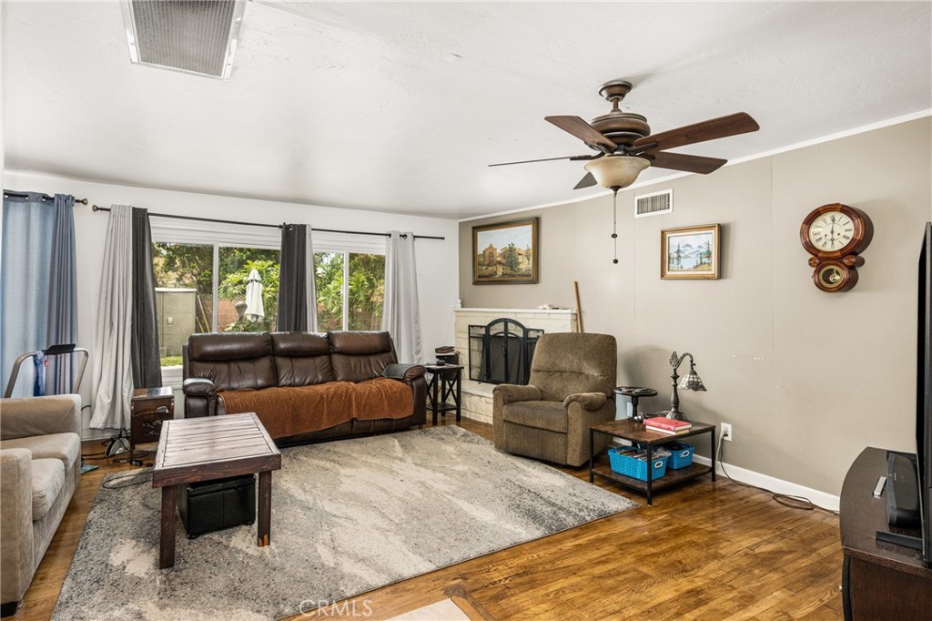 2608 W Palais