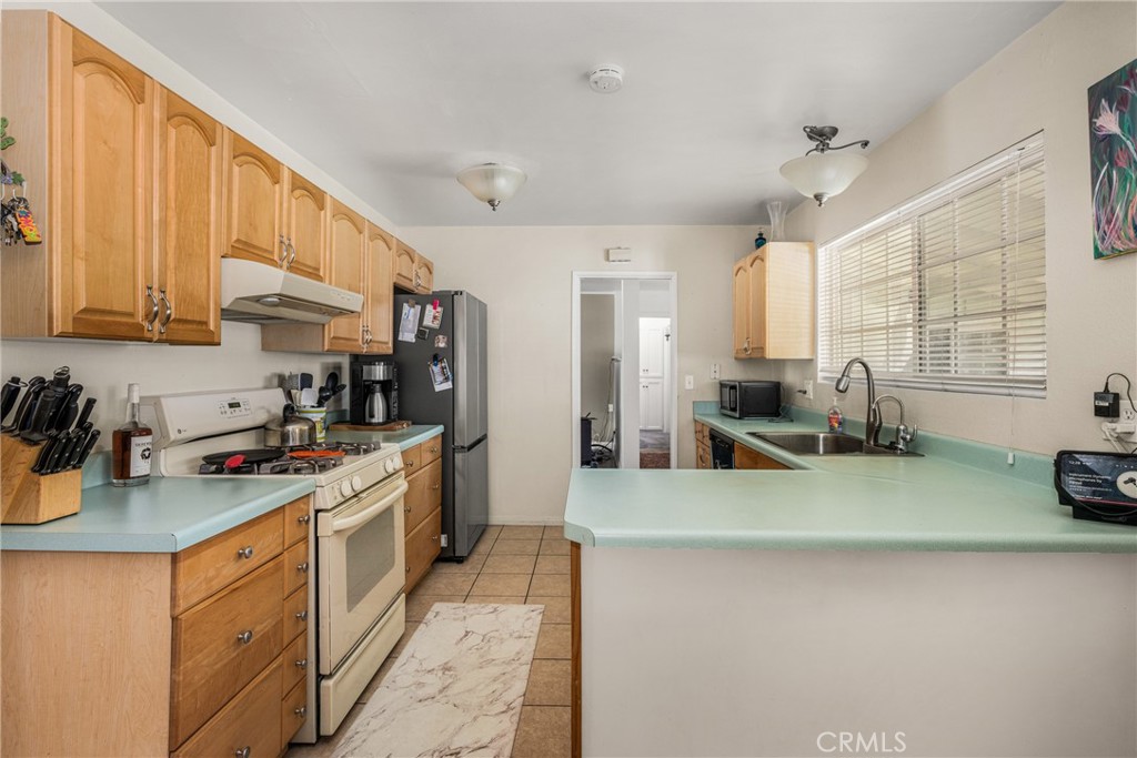 2608 W Palais