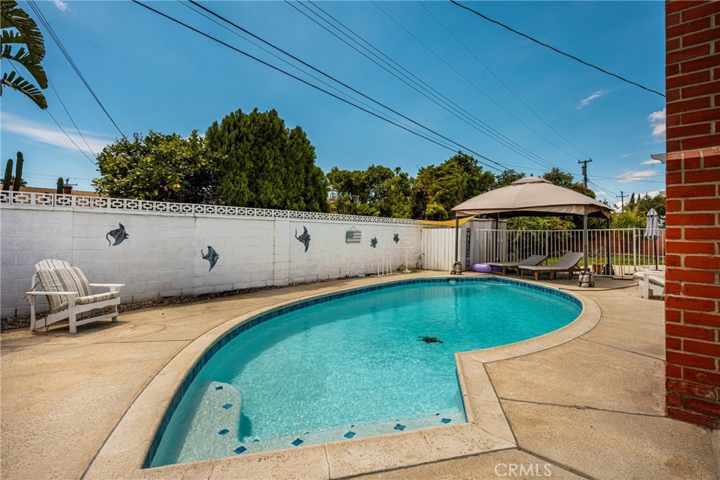 2608 W Palais