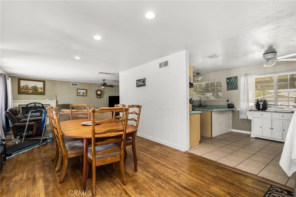 2608 W Palais
