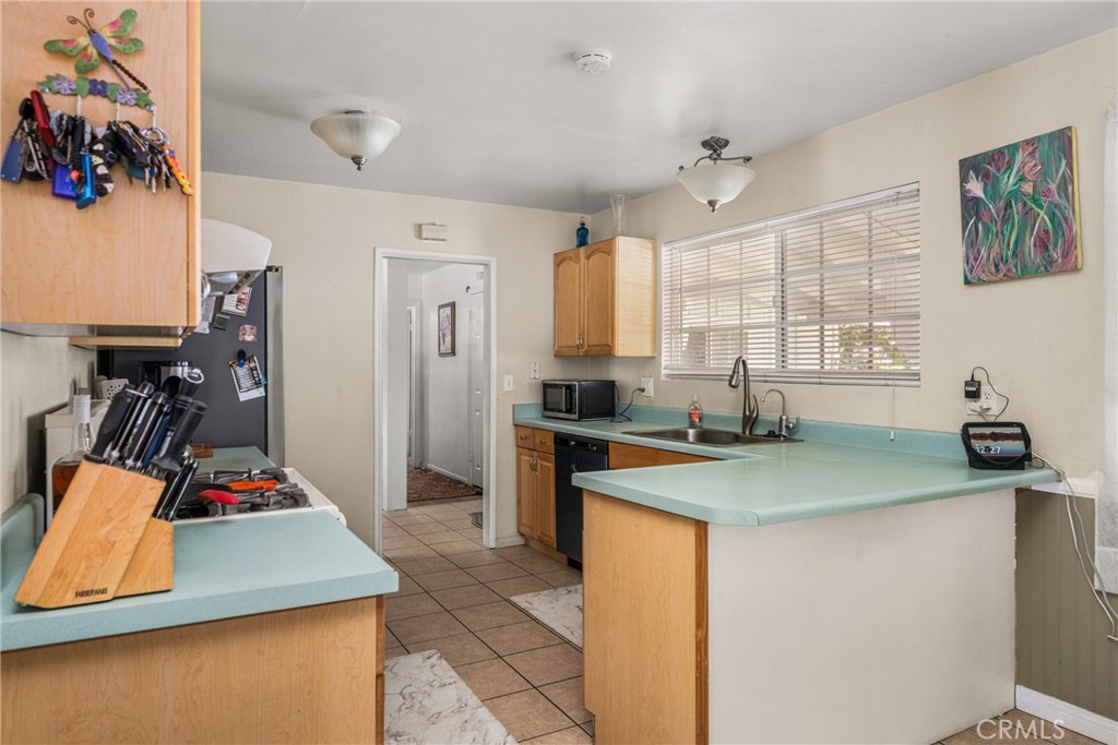 2608 W Palais