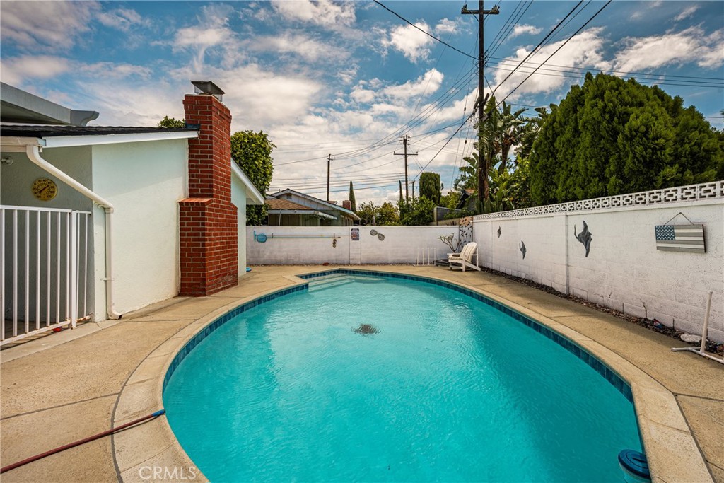 2608 W Palais