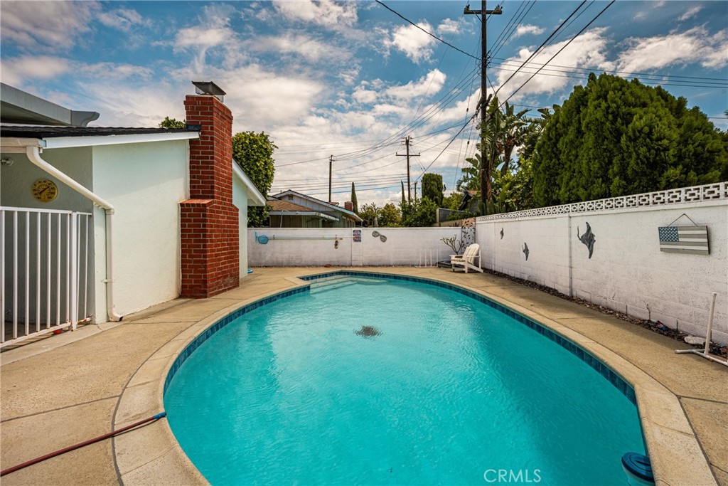 2608 W Palais
