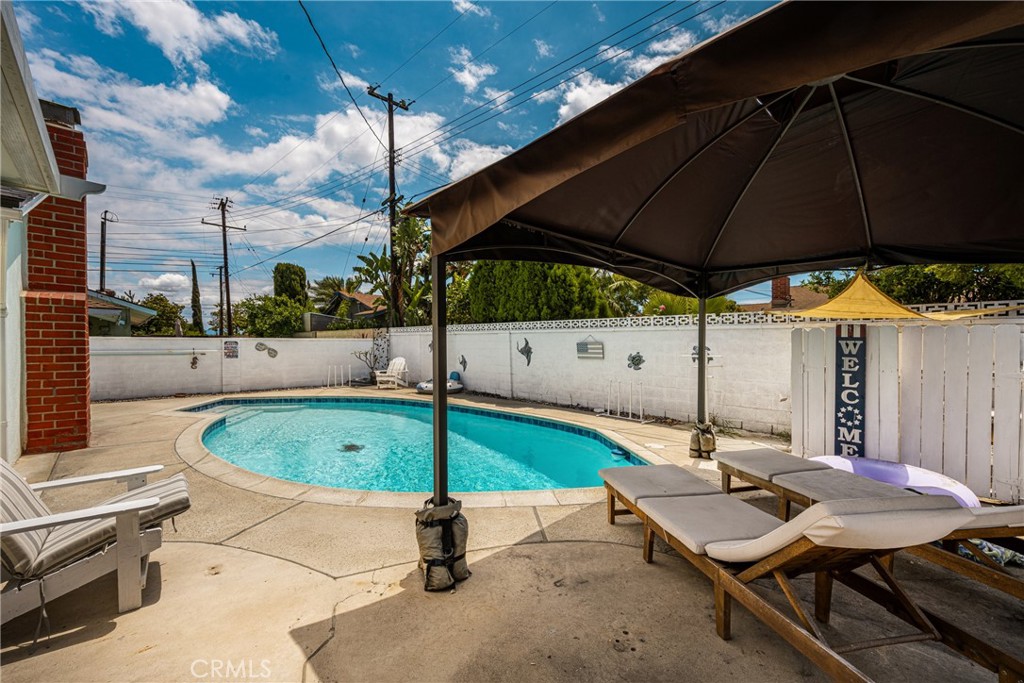 2608 W Palais
