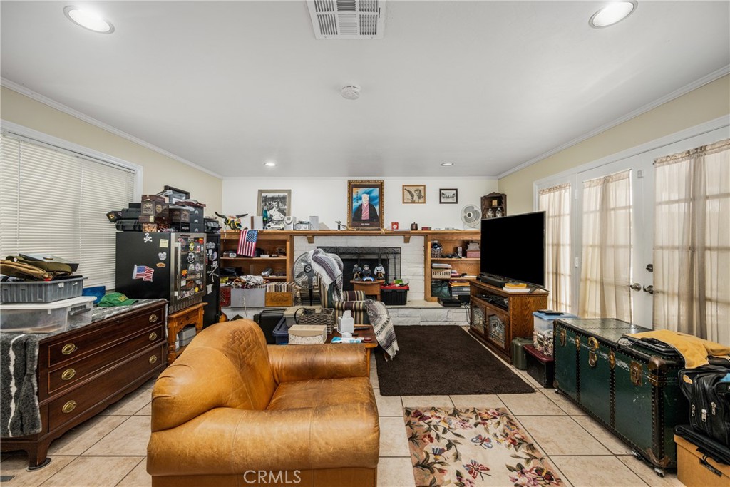 2608 W Palais