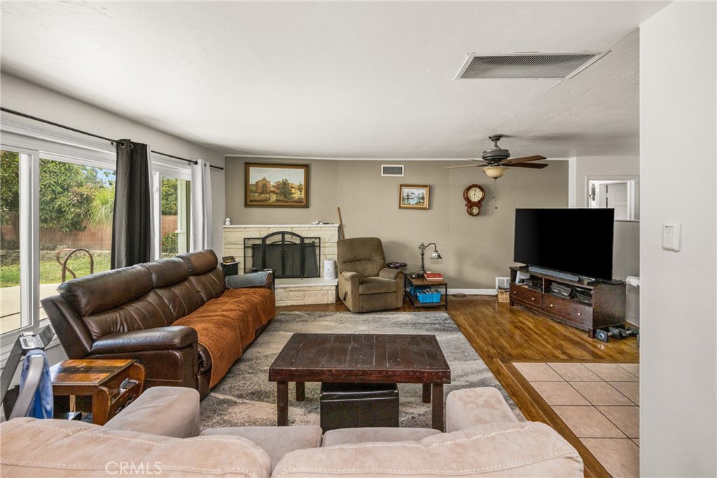 2608 W Palais