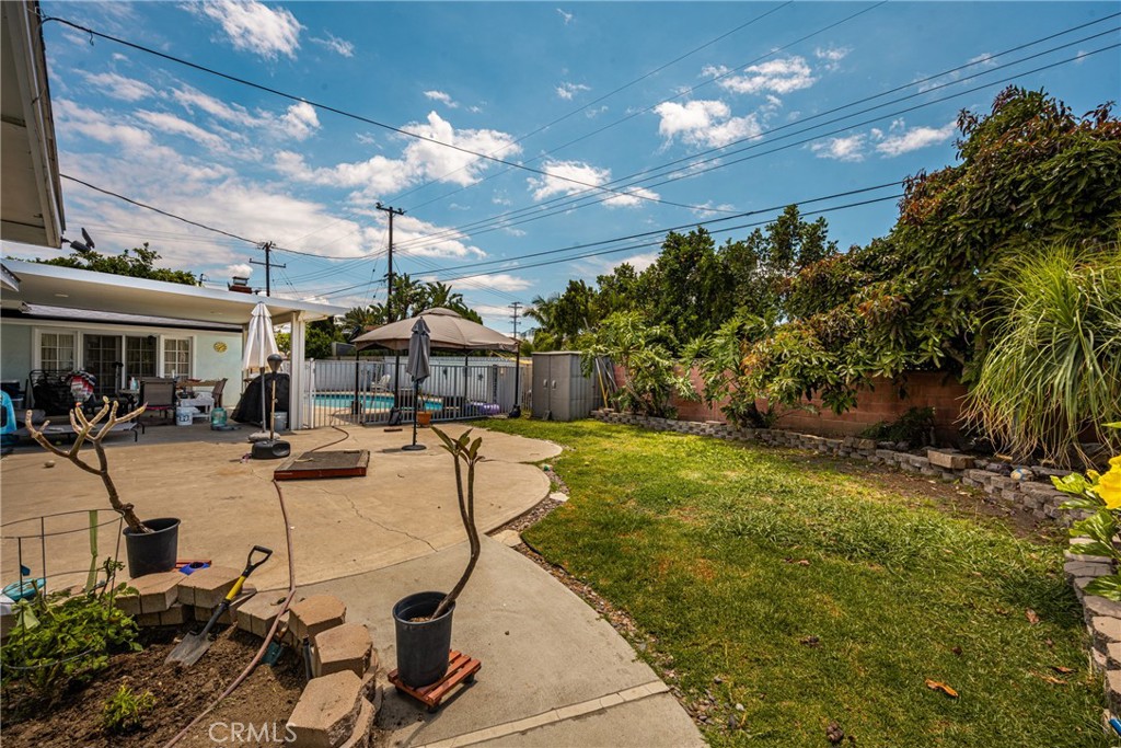 2608 W Palais