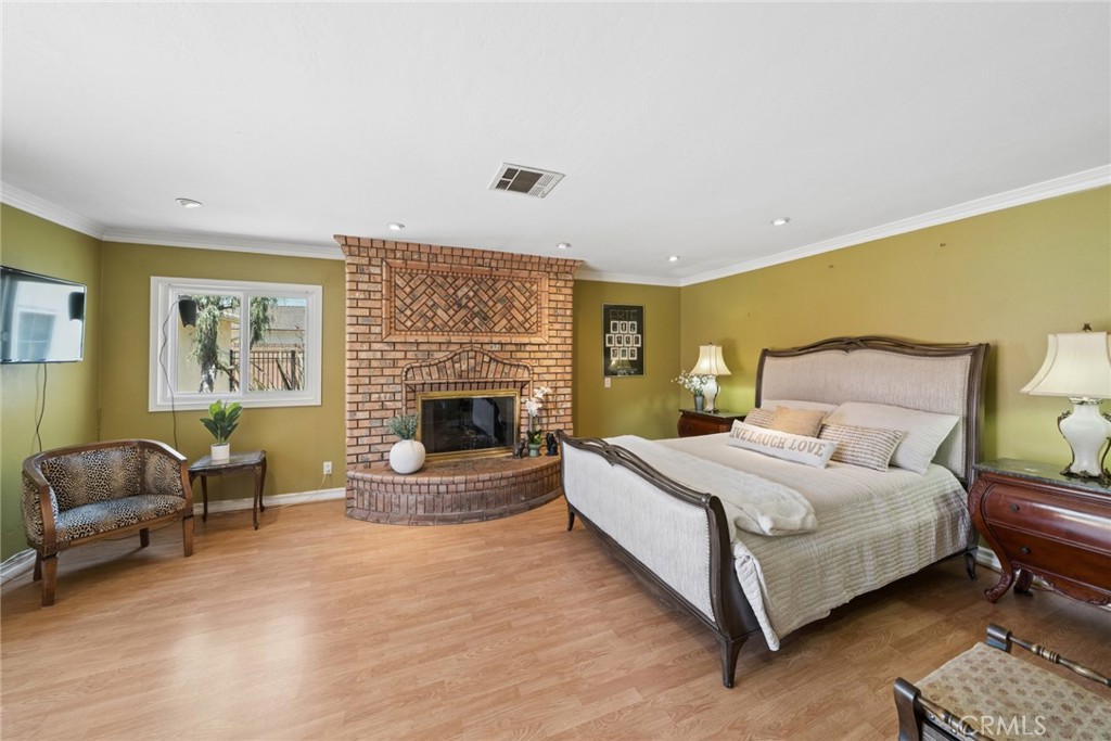 315 E Wilson