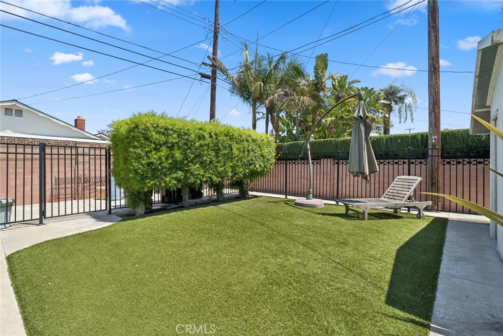 315 E Wilson