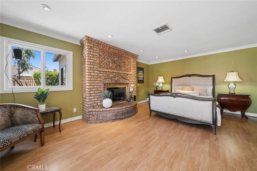 315 E Wilson